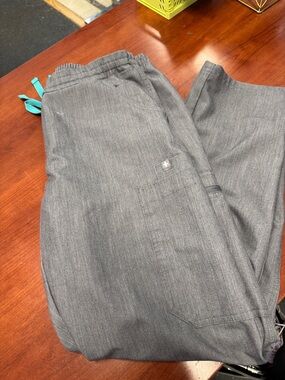 Figs scrubs pants small // 041106